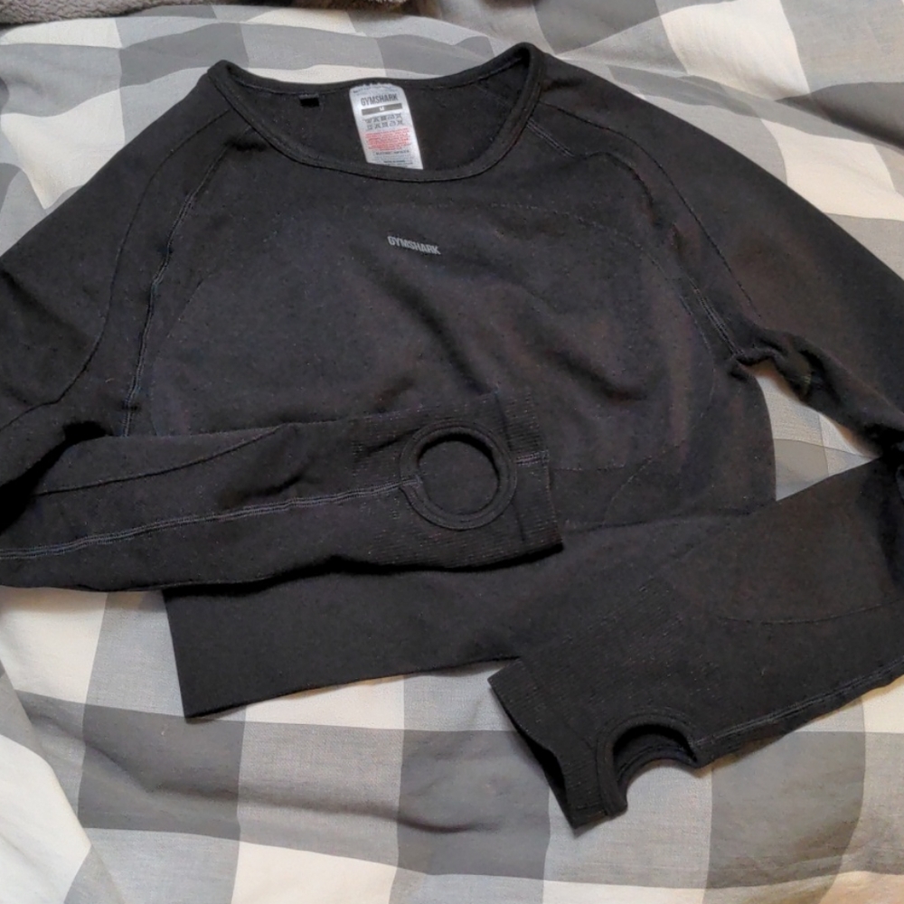 COPY - Black gymshark crop top